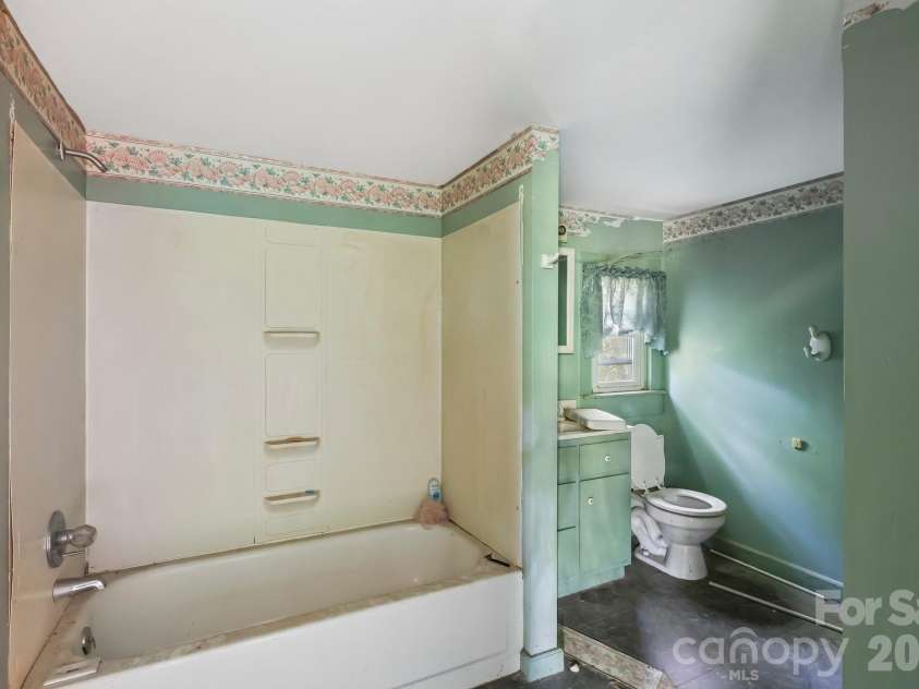 225 Hackett Street, Salisbury, NC 28144.  MLS# CAR4417657, YatesRealty ID 47568. 