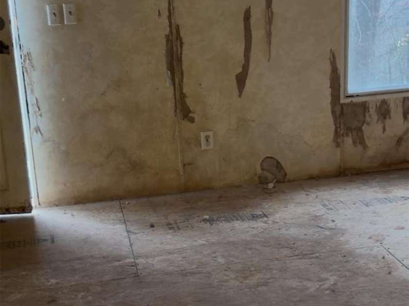 190 Pinewood Knoll Drive, Hendersonville, NC 28739.  MLS# CAR4335938, YatesRealty ID 4757. 