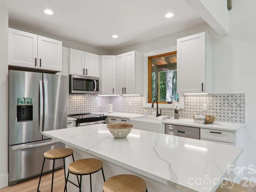 365 Cherokee Circle, Lake Toxaway, NC 28747.  MLS# CAR4400742, YatesRealty ID 4757. 