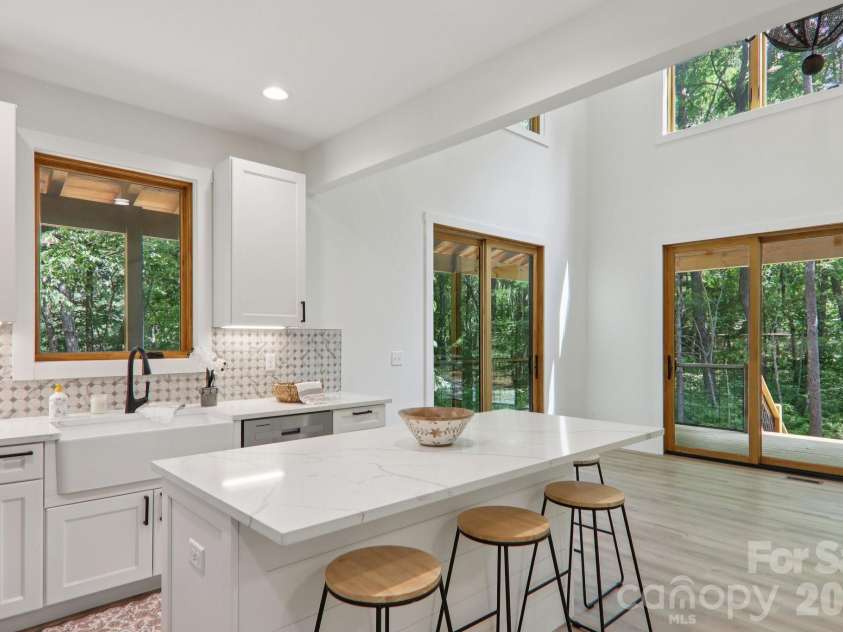 365 Cherokee Circle, Lake Toxaway, NC 28747.  MLS# CAR4400742, YatesRealty ID 4757. 