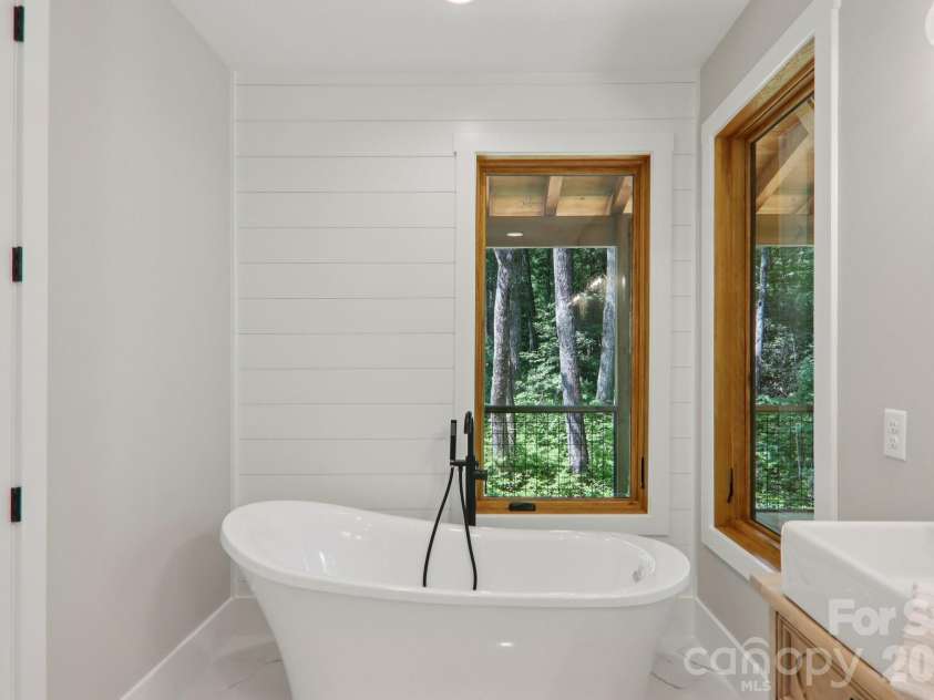 365 Cherokee Circle, Lake Toxaway, NC 28747.  MLS# CAR4400742, YatesRealty ID 4757. 