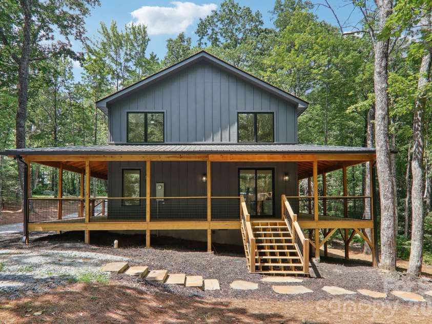 365 Cherokee Circle, Lake Toxaway, NC 28747.  MLS# CAR4400742, YatesRealty ID 4757. 