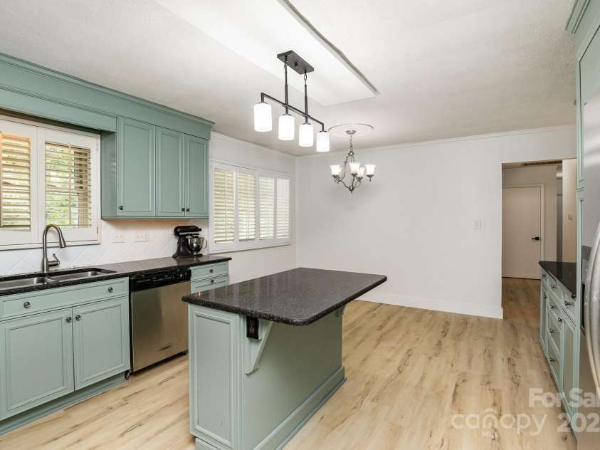 7407 Forney Hill Road, Denver, NC 28037.  MLS# CAR4222546, YatesRealty ID 4757. Kitchen