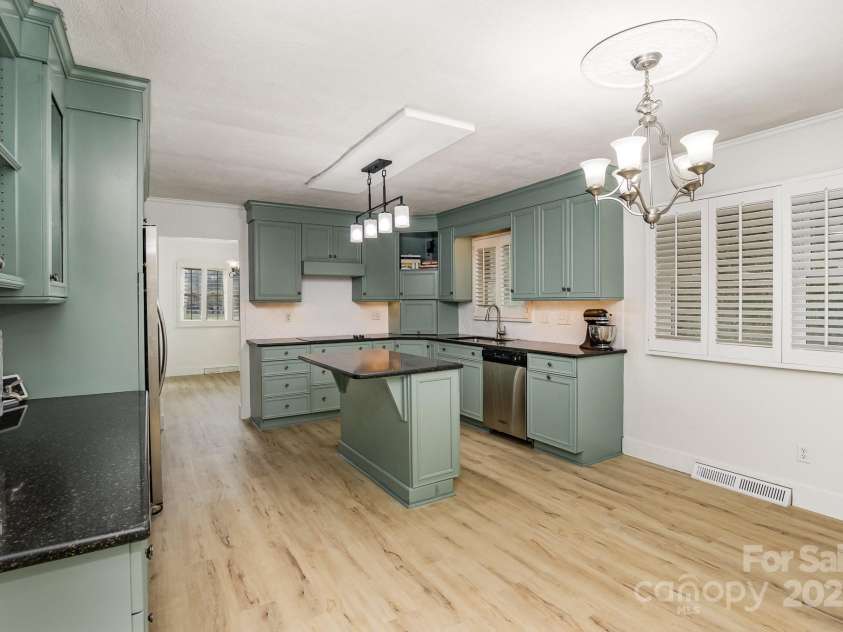 7407 Forney Hill Road, Denver, NC 28037.  MLS# CAR4222546, YatesRealty ID 4757. Kitchen