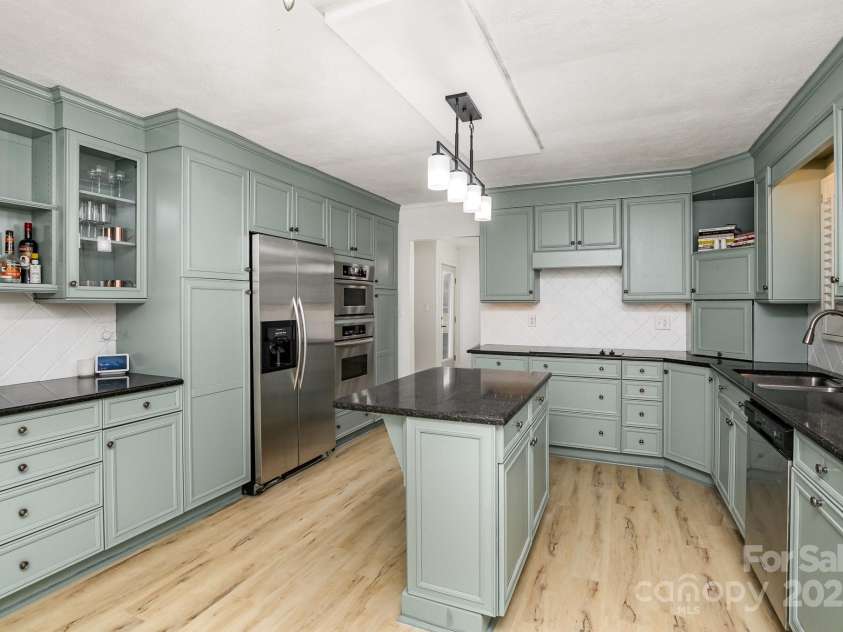 7407 Forney Hill Road, Denver, NC 28037.  MLS# CAR4222546, YatesRealty ID 4757. Kitchen