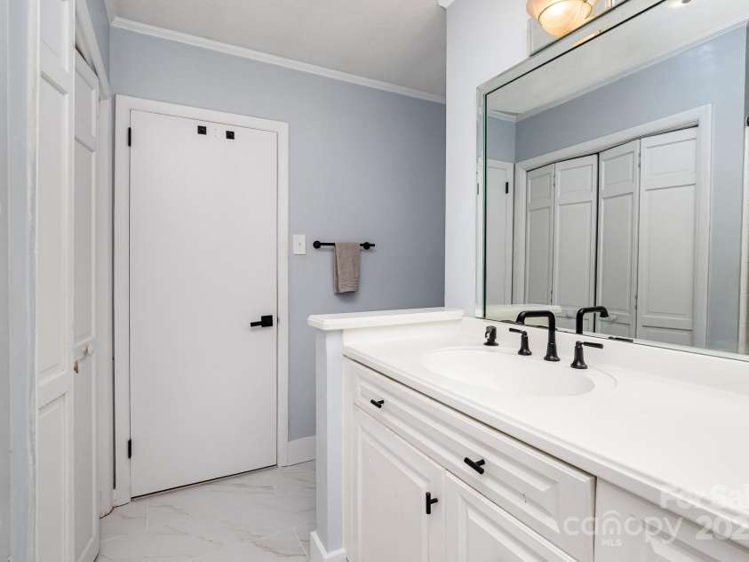 7407 Forney Hill Road, Denver, NC 28037.  MLS# CAR4222546, YatesRealty ID 4757. Main level bath