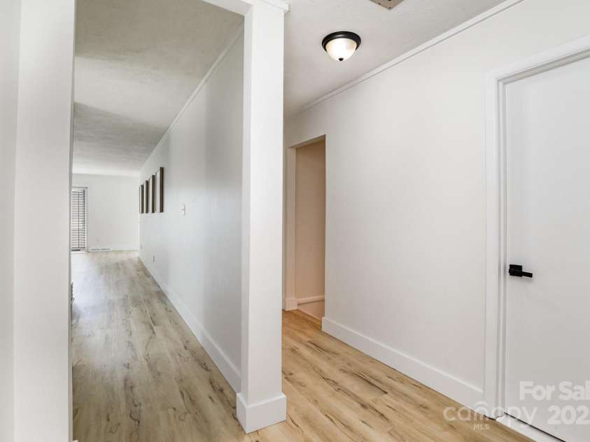 7407 Forney Hill Road, Denver, NC 28037.  MLS# CAR4222546, YatesRealty ID 4757. Main Level Hall