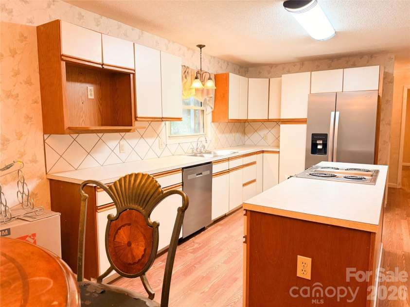 301 Starmount Drive, Statesville, NC 28677.  MLS# CAR4418408, YatesRealty ID 47574. 