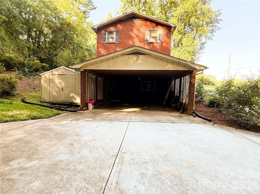 301 Starmount Drive, Statesville, NC 28677.  MLS# CAR4418408, YatesRealty ID 47574. 