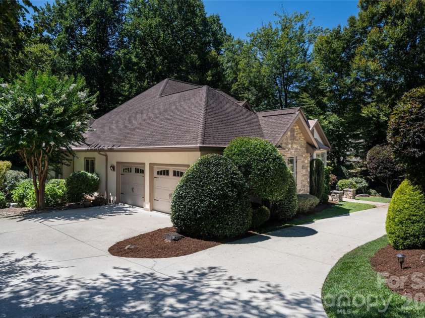 170 Cape Martin Circle, Hendersonville, NC 28791.  MLS# CAR4417853, YatesRealty ID 47575. 