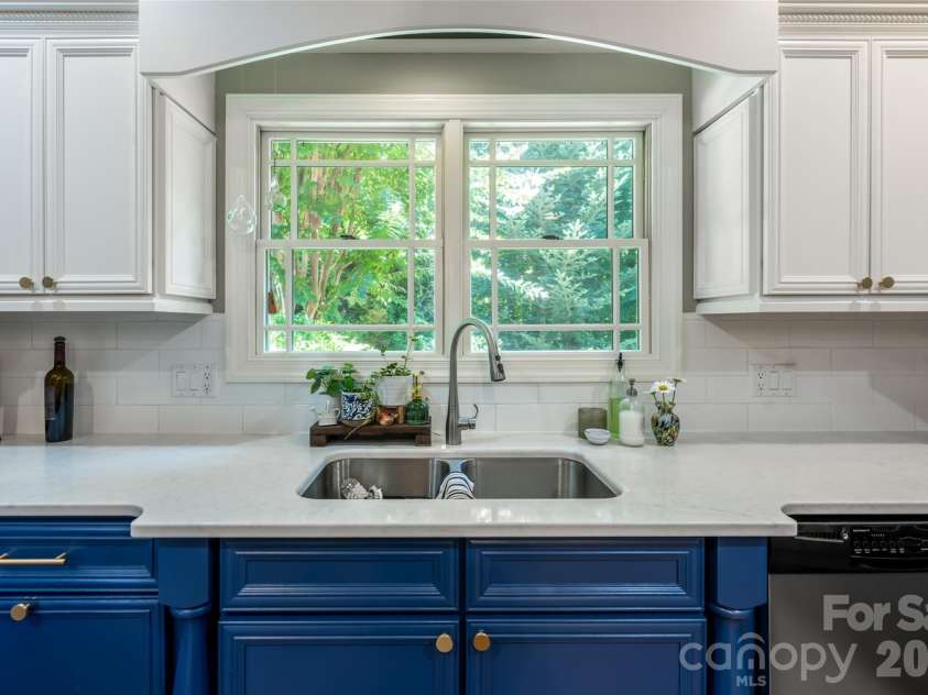 170 Cape Martin Circle, Hendersonville, NC 28791.  MLS# CAR4417853, YatesRealty ID 47575. 