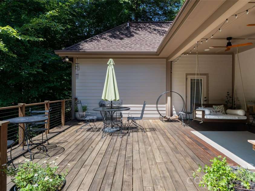 170 Cape Martin Circle, Hendersonville, NC 28791.  MLS# CAR4417853, YatesRealty ID 47575. 