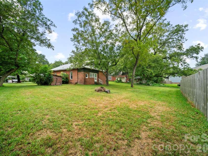 116 Whitesides Street, Cherryville, NC 28021.  MLS# CAR4419173, YatesRealty ID 47576. 