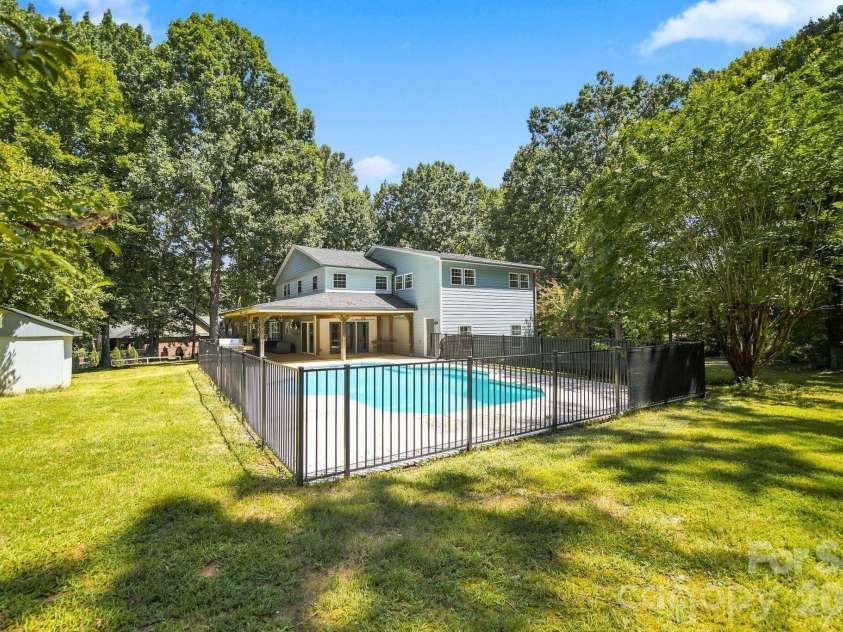 5225 Mayhew Country Drive, Mint Hill, NC 28227.  MLS# CAR4419297, YatesRealty ID 47577. 