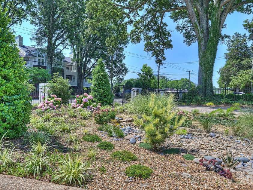 2714 Selwyn Avenue, Charlotte, NC 28209.  MLS# CAR4354607, YatesRealty ID 4758. 