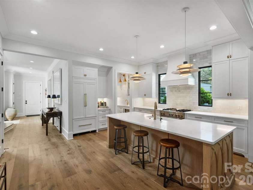 2714 Selwyn Avenue, Charlotte, NC 28209.  MLS# CAR4354607, YatesRealty ID 4758. 