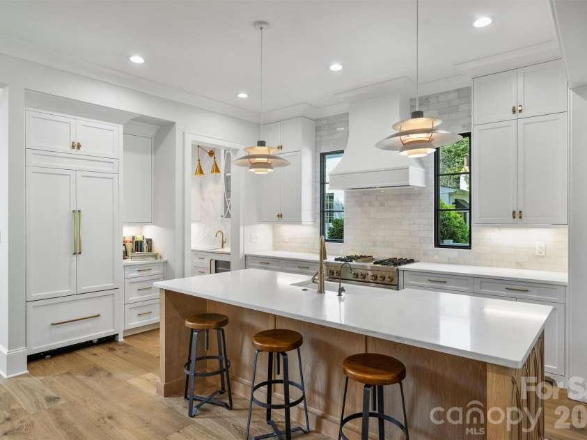 2714 Selwyn Avenue, Charlotte, NC 28209.  MLS# CAR4354607, YatesRealty ID 4758. 