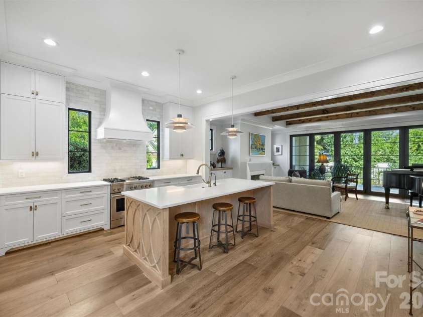 2714 Selwyn Avenue, Charlotte, NC 28209.  MLS# CAR4354607, YatesRealty ID 4758. 