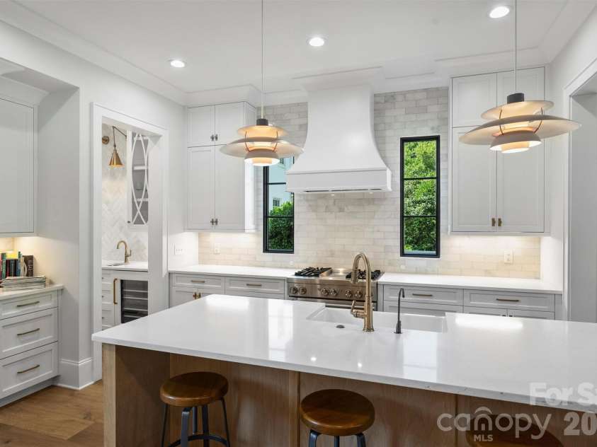 2714 Selwyn Avenue, Charlotte, NC 28209.  MLS# CAR4354607, YatesRealty ID 4758. 