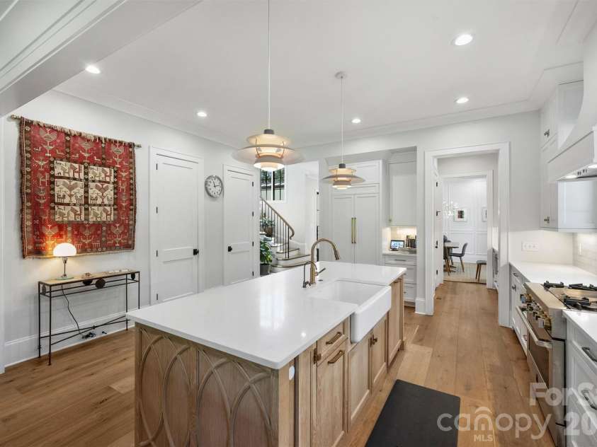 2714 Selwyn Avenue, Charlotte, NC 28209.  MLS# CAR4354607, YatesRealty ID 4758. 