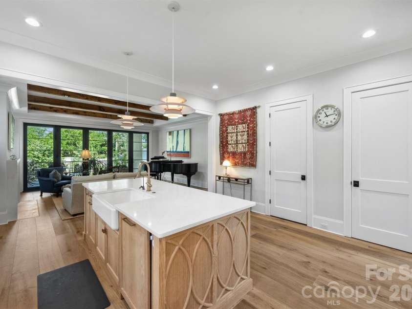 2714 Selwyn Avenue, Charlotte, NC 28209.  MLS# CAR4354607, YatesRealty ID 4758. 