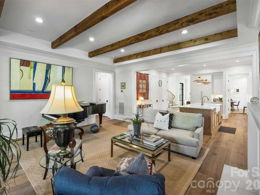 2714 Selwyn Avenue, Charlotte, NC 28209.  MLS# CAR4354607, YatesRealty ID 4758. 