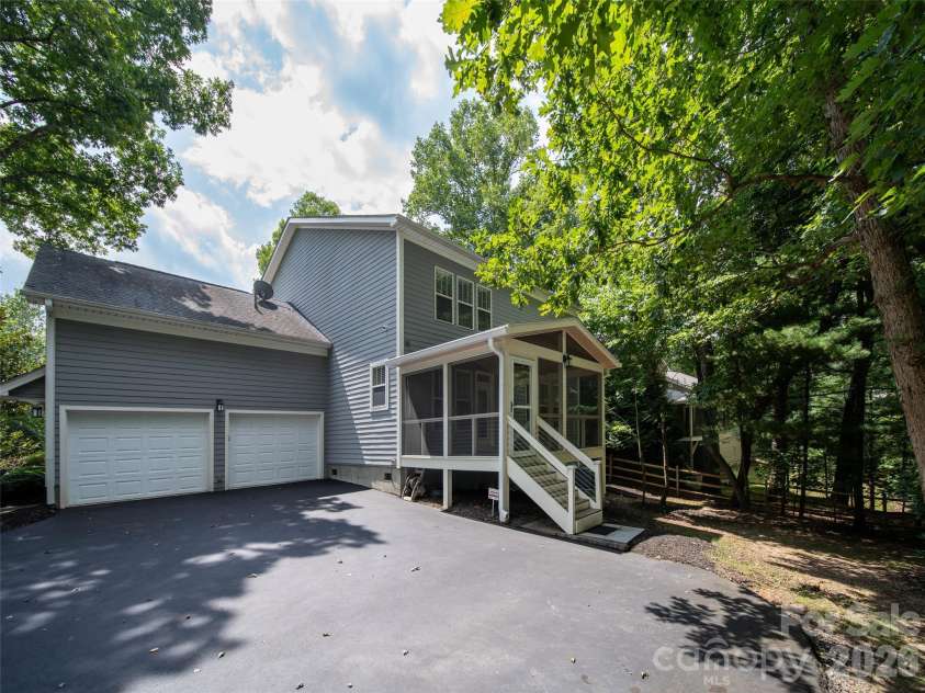 24 Greenwells Glory Drive, Biltmore Lake, NC 28715.  MLS# CAR4419333, YatesRealty ID 47582. 