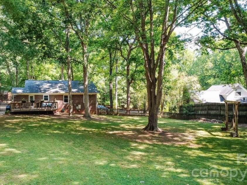 6713 High Gap Road, Waxhaw, NC 28173.  MLS# CAR4419220, YatesRealty ID 47585. 