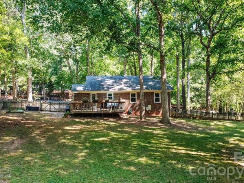 6713 High Gap Road, Waxhaw, NC 28173.  MLS# CAR4419220, YatesRealty ID 47585. 