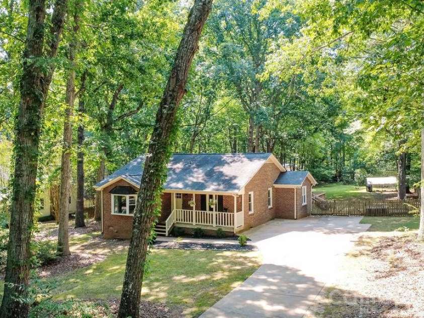 6713 High Gap Road, Waxhaw, NC 28173.  MLS# CAR4419220, YatesRealty ID 47585. 