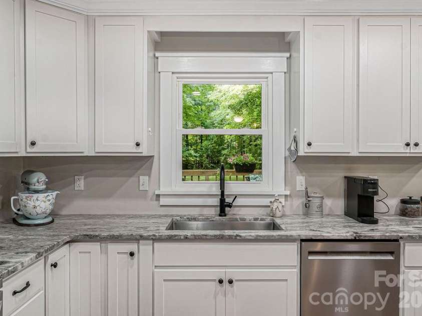 6713 High Gap Road, Waxhaw, NC 28173.  MLS# CAR4419220, YatesRealty ID 47585. 