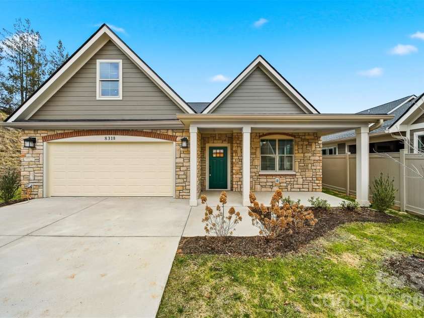 827C Wynnshire Drive, Hickory, NC 28601.  MLS# CAR4418922, YatesRealty ID 47587. 