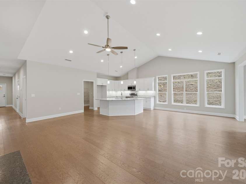 827C Wynnshire Drive, Hickory, NC 28601.  MLS# CAR4418922, YatesRealty ID 47587. 