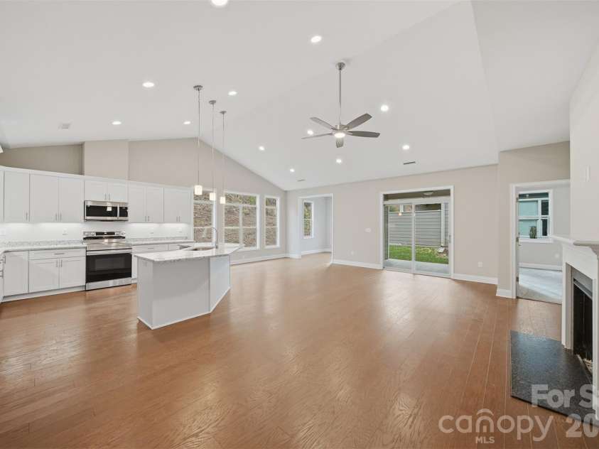 827C Wynnshire Drive, Hickory, NC 28601.  MLS# CAR4418922, YatesRealty ID 47587. 