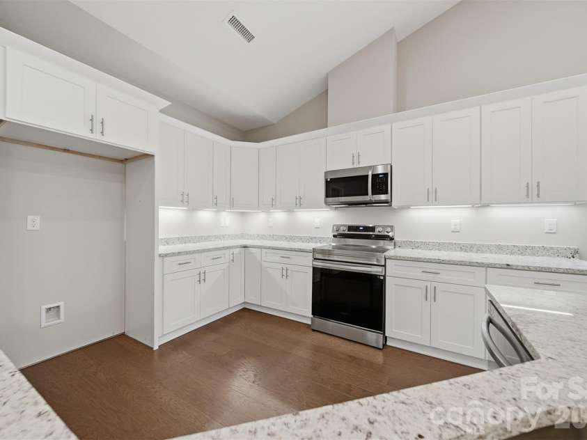 827C Wynnshire Drive, Hickory, NC 28601.  MLS# CAR4418922, YatesRealty ID 47587. 