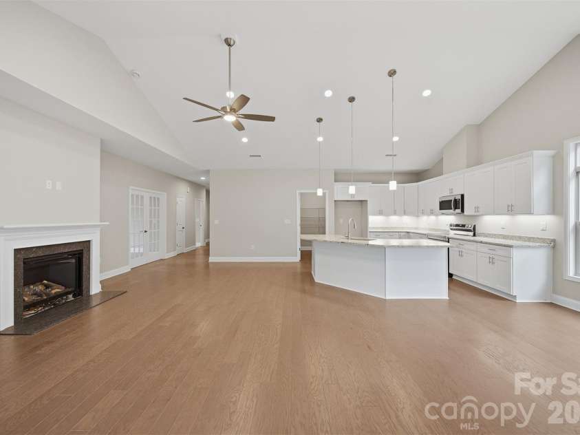 827C Wynnshire Drive, Hickory, NC 28601.  MLS# CAR4418922, YatesRealty ID 47587. 