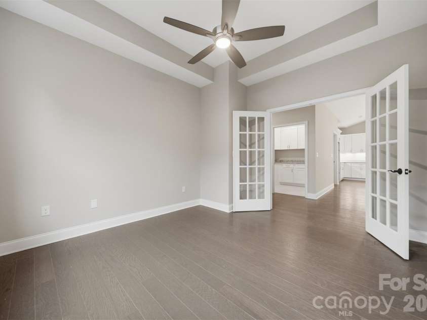 827C Wynnshire Drive, Hickory, NC 28601.  MLS# CAR4418922, YatesRealty ID 47587. 