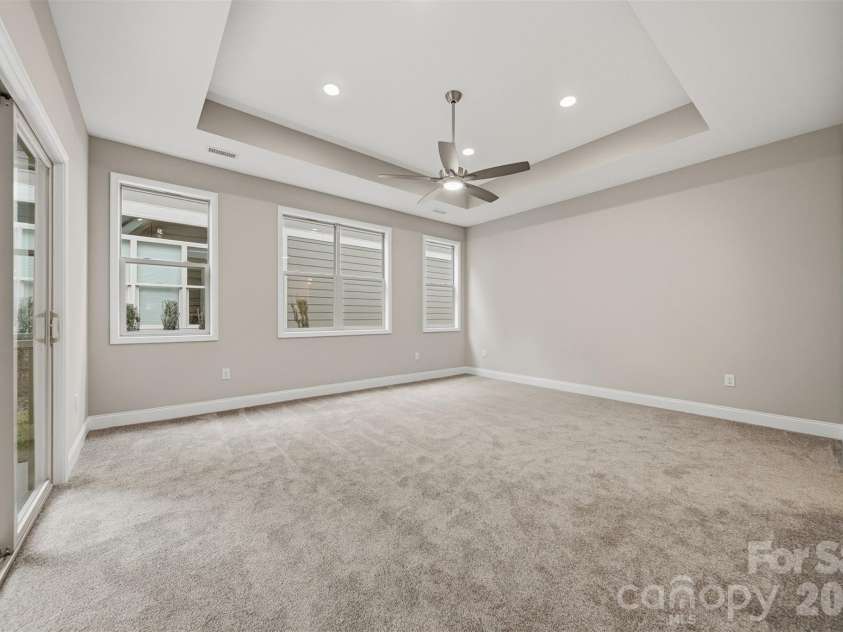 827C Wynnshire Drive, Hickory, NC 28601.  MLS# CAR4418922, YatesRealty ID 47587. 