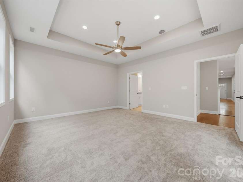 827C Wynnshire Drive, Hickory, NC 28601.  MLS# CAR4418922, YatesRealty ID 47587. 