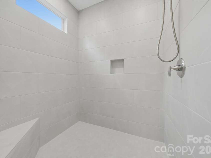 827C Wynnshire Drive, Hickory, NC 28601.  MLS# CAR4418922, YatesRealty ID 47587. 