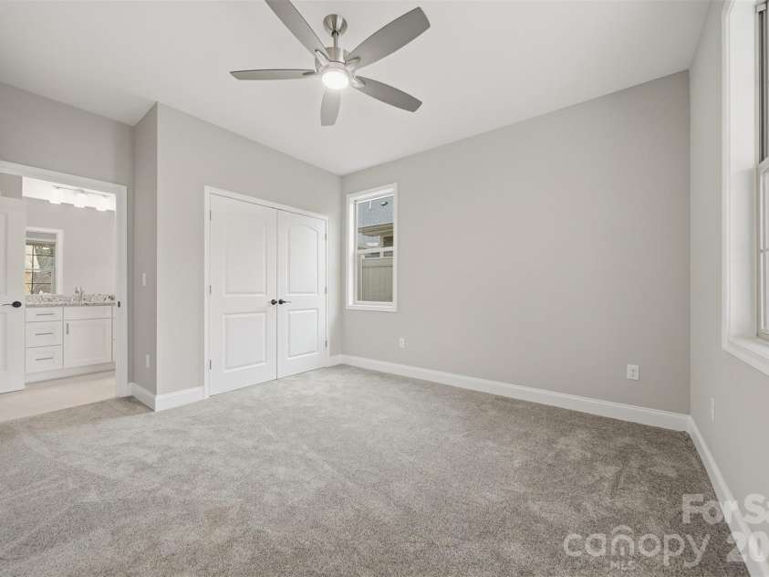827C Wynnshire Drive, Hickory, NC 28601.  MLS# CAR4418922, YatesRealty ID 47587. 