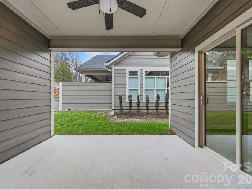 827C Wynnshire Drive, Hickory, NC 28601.  MLS# CAR4418922, YatesRealty ID 47587. 