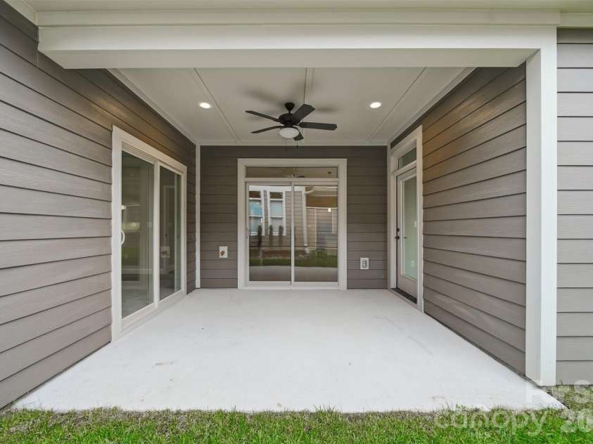 827C Wynnshire Drive, Hickory, NC 28601.  MLS# CAR4418922, YatesRealty ID 47587. 