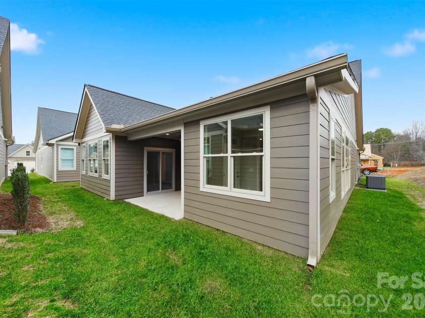 827C Wynnshire Drive, Hickory, NC 28601.  MLS# CAR4418922, YatesRealty ID 47587. 