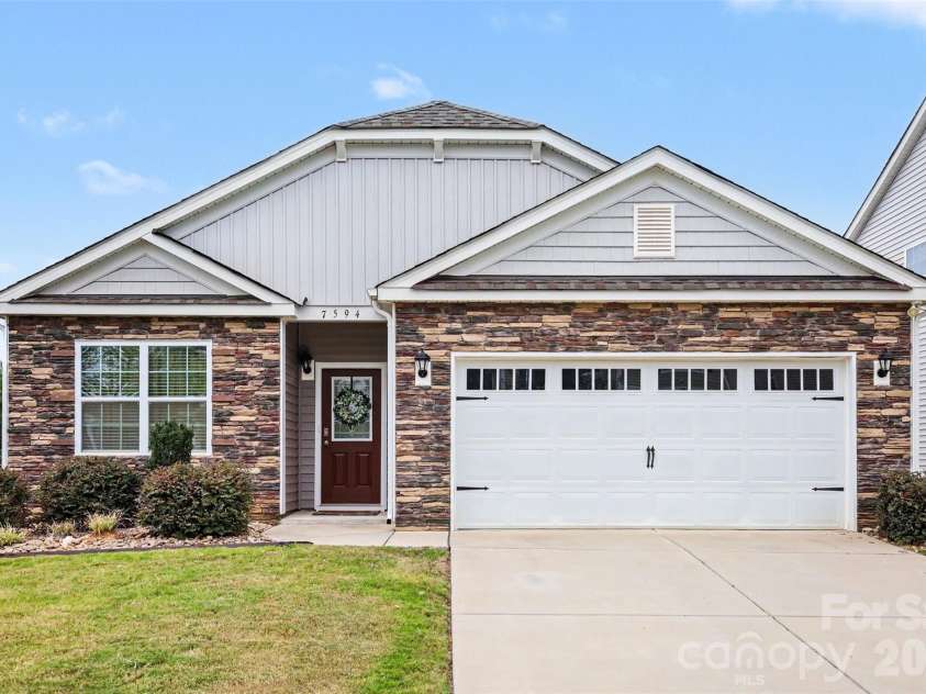 7594 Stonehouse Drive, Gastonia, NC 28056.  MLS# CAR4419049, YatesRealty ID 47588. 7594 Stonehouse