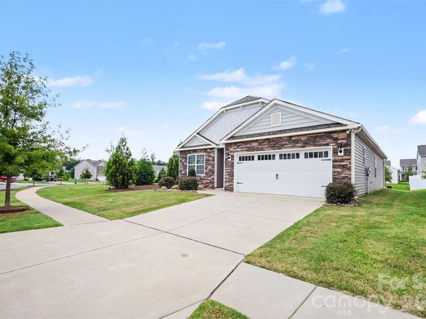 7594 Stonehouse Drive, Gastonia, NC 28056.  MLS# CAR4419049, YatesRealty ID 47588. 7594 Stonehouse
