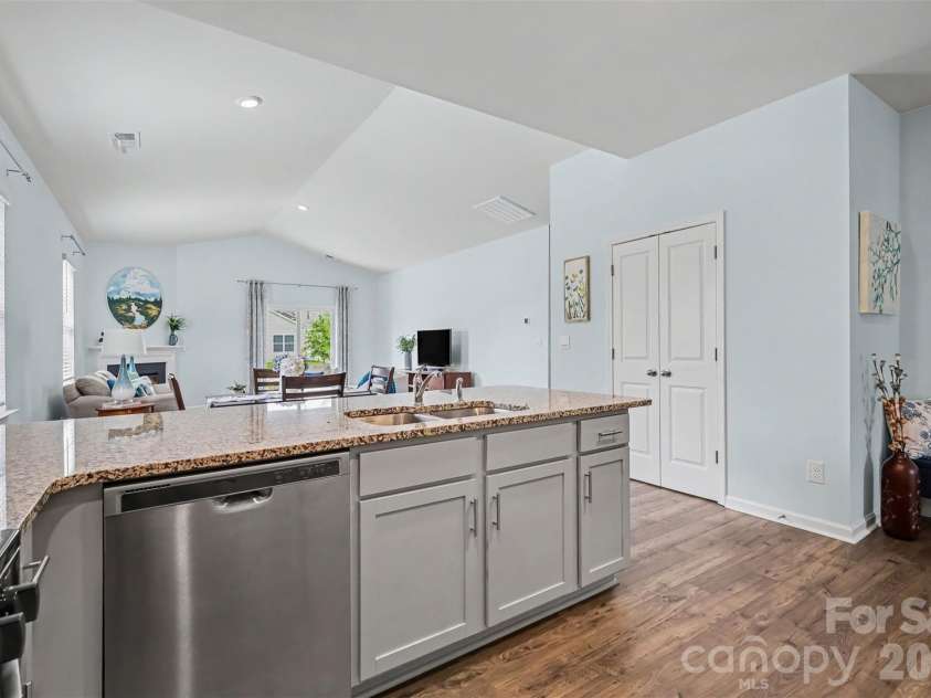 7594 Stonehouse Drive, Gastonia, NC 28056.  MLS# CAR4419049, YatesRealty ID 47588. 7594 Stonehouse