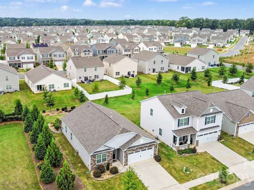 7594 Stonehouse Drive, Gastonia, NC 28056.  MLS# CAR4419049, YatesRealty ID 47588. 7594 Stonehouse