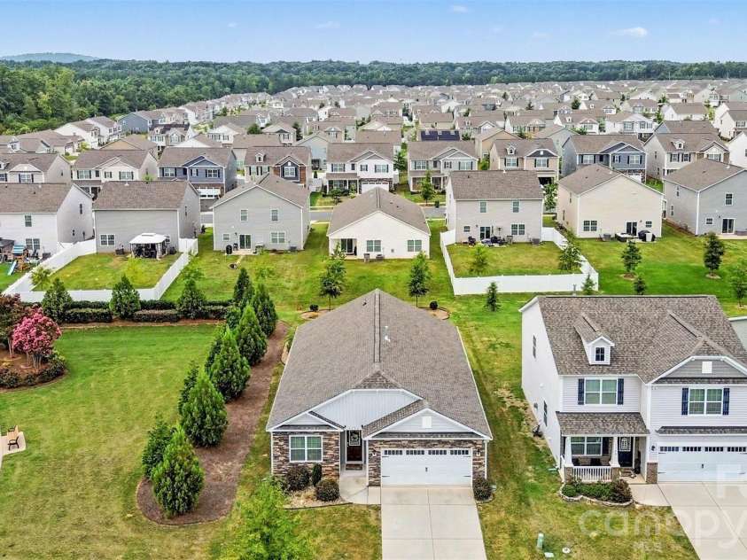 7594 Stonehouse Drive, Gastonia, NC 28056.  MLS# CAR4419049, YatesRealty ID 47588. 7594 Stonehouse