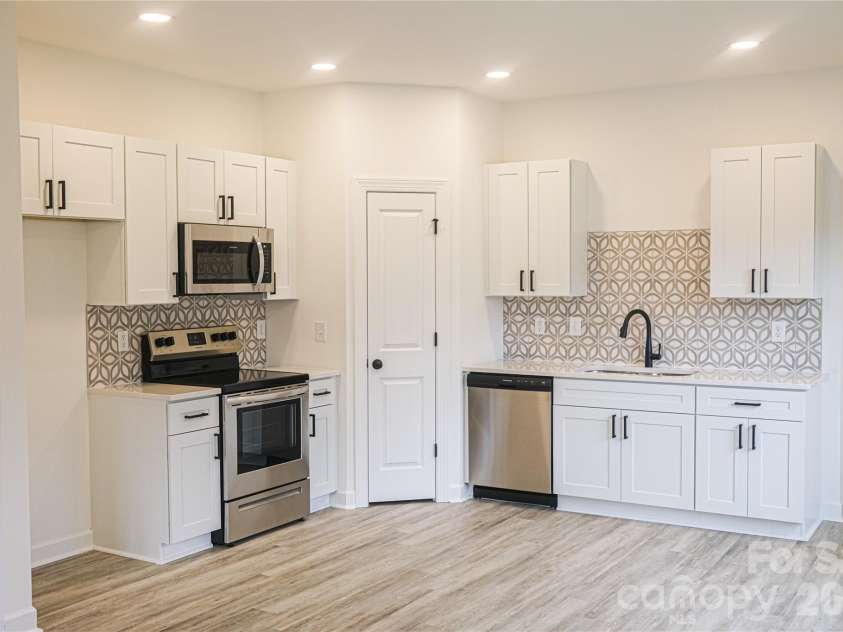 113 Chestnut Drive, Concord, NC 28025.  MLS# CAR4417389, YatesRealty ID 47589. 